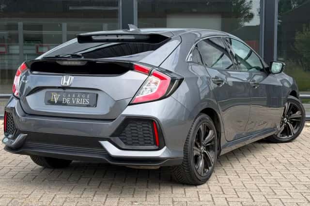 Honda Civic (2018) thumbnail 3