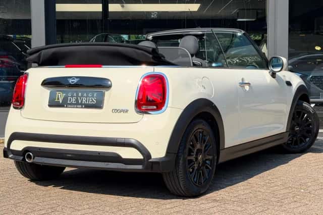 MINI Cabrio (2021) thumbnail 3