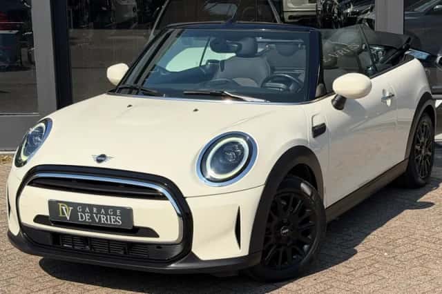 MINI Cabrio (2021) thumbnail 5