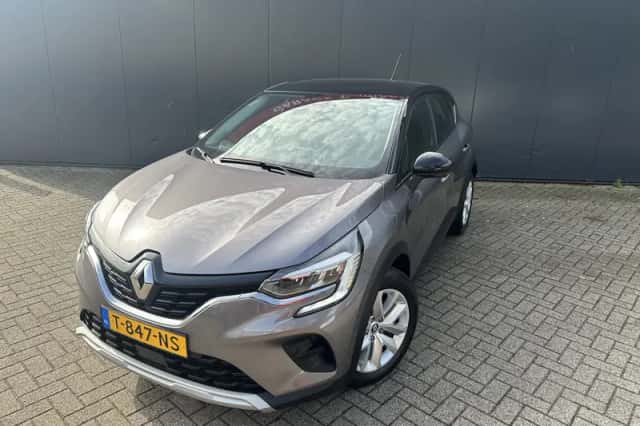 Renault Captur (2023) thumbnail 4