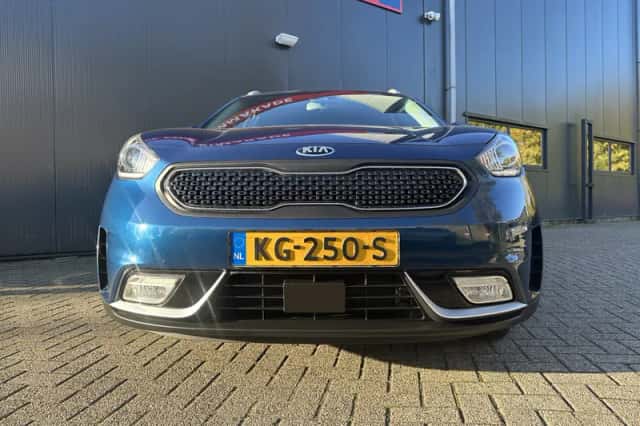 Kia Niro (2016) thumbnail 3