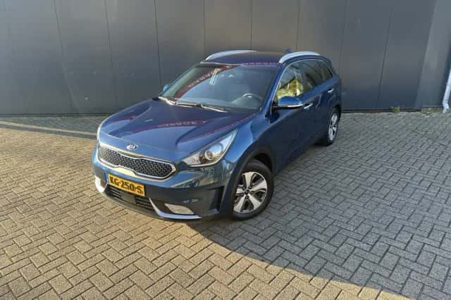 Kia Niro (2016) thumbnail 4