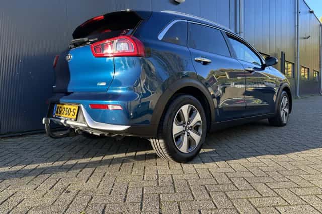 Kia Niro (2016) thumbnail 6