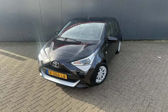 Toyota Aygo (2021) thumbnail 2