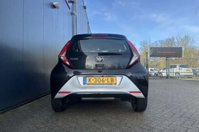 Toyota Aygo (2021) thumbnail 3