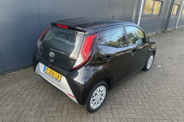 Toyota Aygo (2021) thumbnail 5