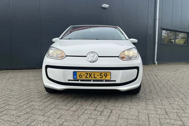 Volkswagen Up! (2015) thumbnail 3