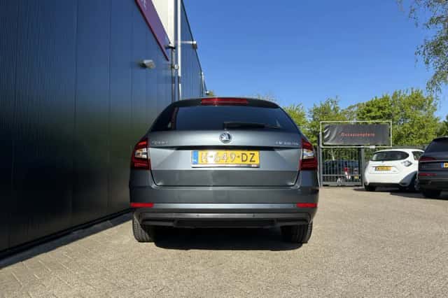 Škoda Octavia (2020) thumbnail 5