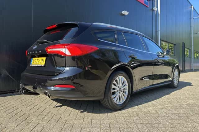 Ford Focus (2021) thumbnail 5