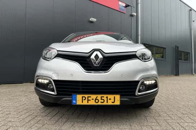 Renault Captur (2017) thumbnail 3