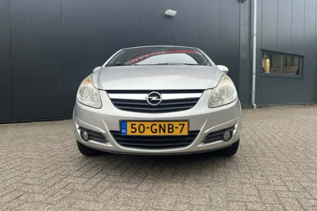 Opel Corsa (2008) thumbnail 4