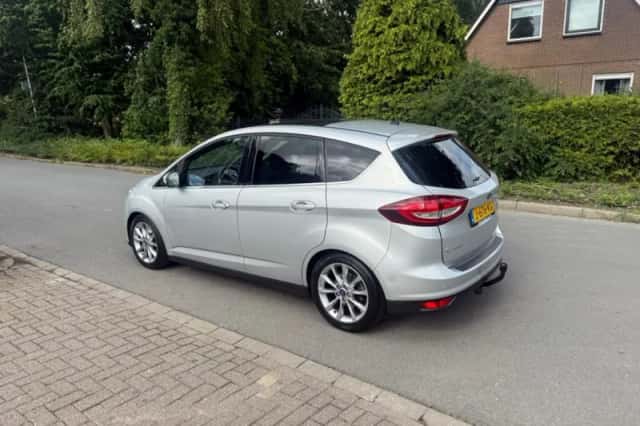 Ford C-Max (2016) thumbnail 3