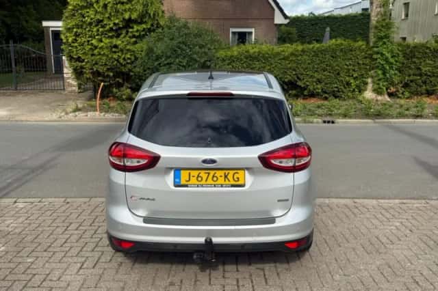 Ford C-Max (2016) thumbnail 4