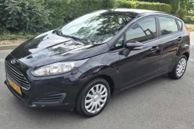Ford Fiesta (2013) thumbnail 4