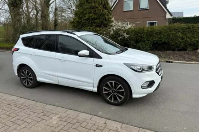 Ford Kuga (2018) thumbnail 2