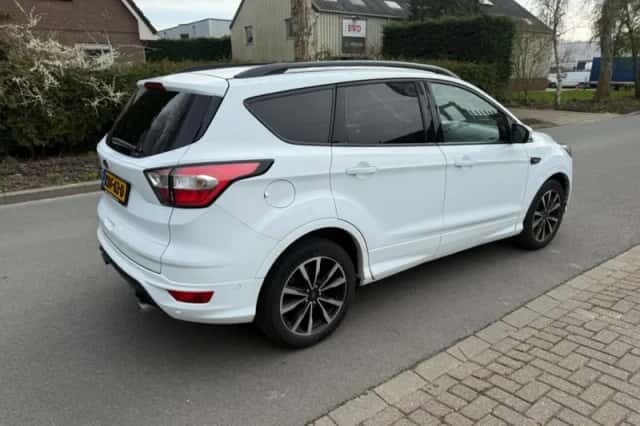 Ford Kuga (2018) thumbnail 3