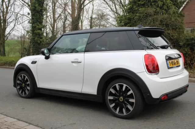MINI Cooper (2023) thumbnail 4