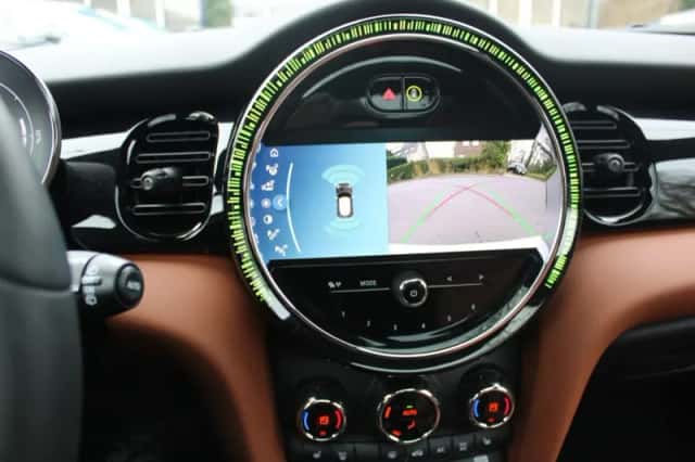MINI Cooper (2023) thumbnail 6