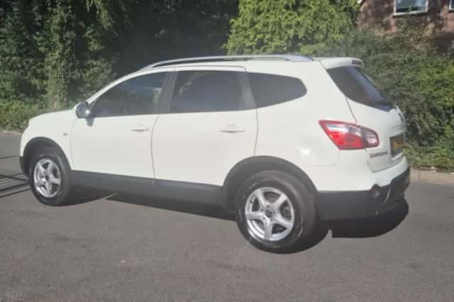 Nissan Qashqai+2 (2012) thumbnail 2