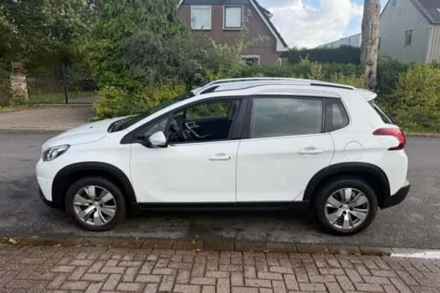 Peugeot 2008 (2017) thumbnail 2