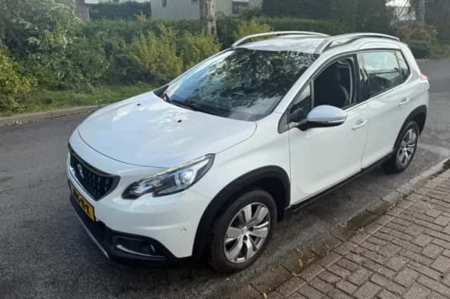 Peugeot 2008 (2017) thumbnail 3