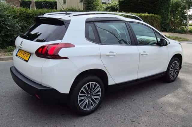 Peugeot 2008 (2017) thumbnail 4