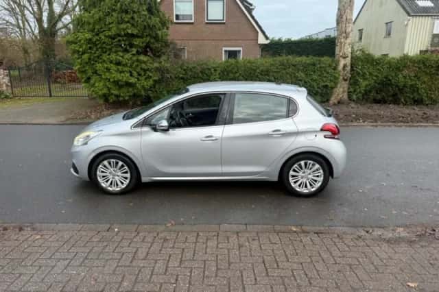 Peugeot 208 (2017) thumbnail 1