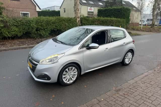 Peugeot 208 (2017) thumbnail 2