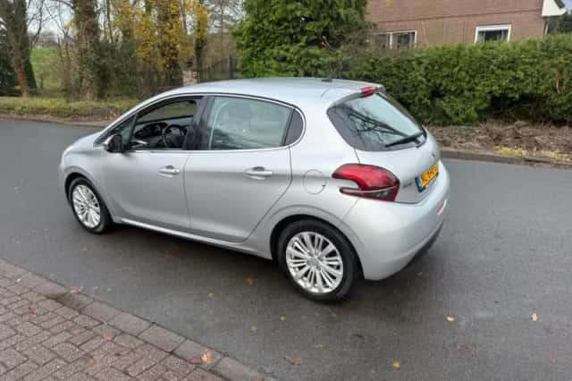 Peugeot 208 (2017) thumbnail 3