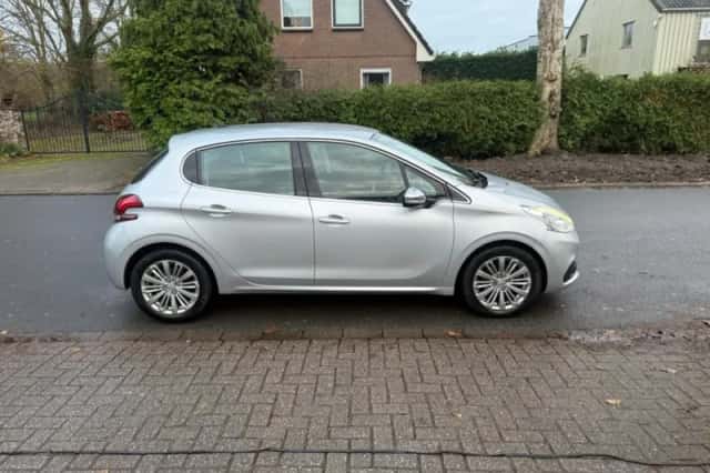 Peugeot 208 (2017) thumbnail 5