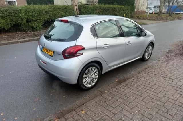 Peugeot 208 (2017) thumbnail 6