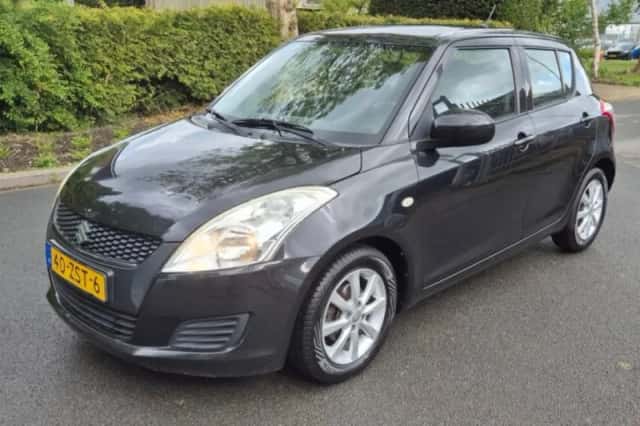 Suzuki Swift (2013) thumbnail 4