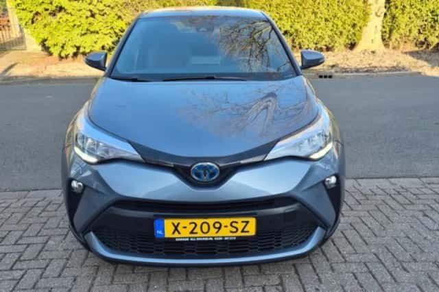 Toyota C-HR (2022) thumbnail 4