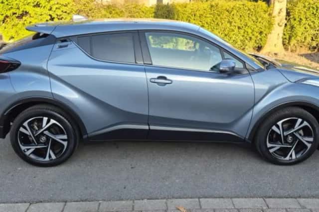 Toyota C-HR (2022) thumbnail 5