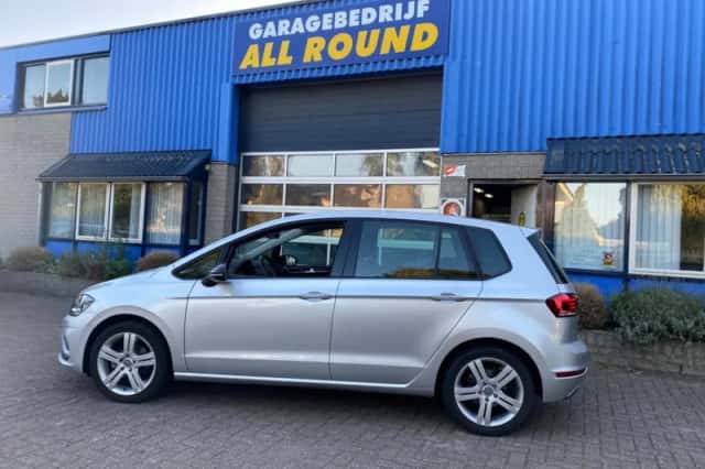 Volkswagen Golf (2019) thumbnail 2