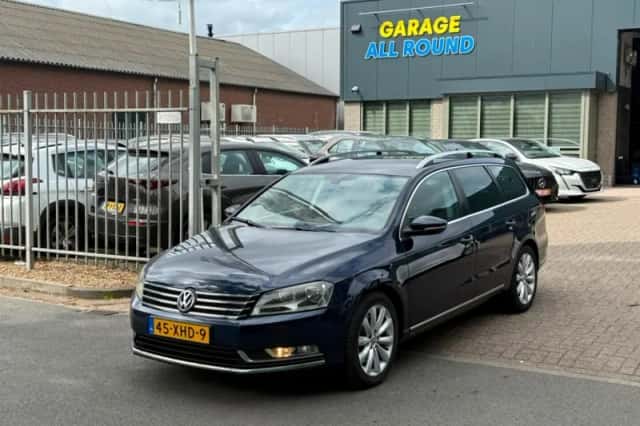 Volkswagen Passat (2012) thumbnail 2