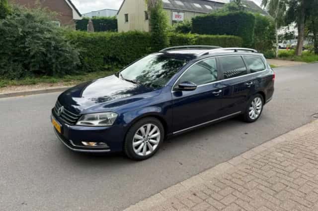 Volkswagen Passat (2012) thumbnail 4