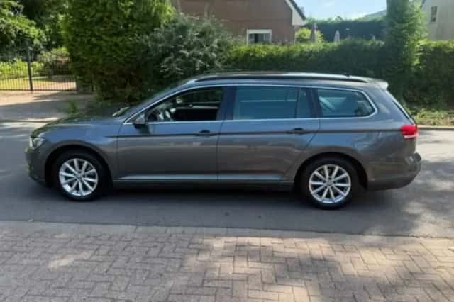 Volkswagen Passat (2015) thumbnail 1