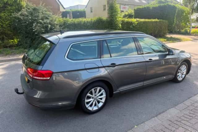 Volkswagen Passat (2015) thumbnail 3