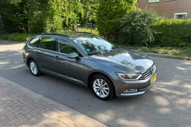 Volkswagen Passat (2015) thumbnail 5