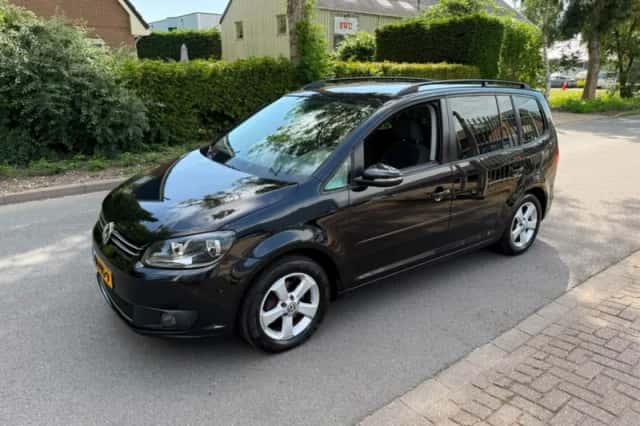 Volkswagen Touran (2011) thumbnail 4