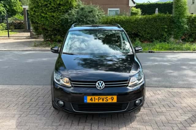 Volkswagen Touran (2011) thumbnail 5