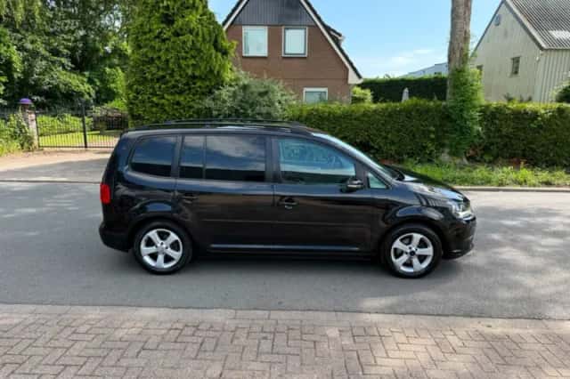 Volkswagen Touran (2011) thumbnail 6