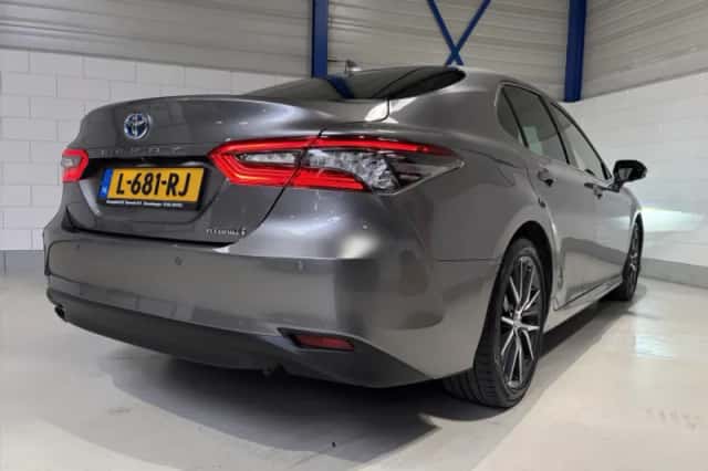 Toyota Camry (2021) thumbnail 2