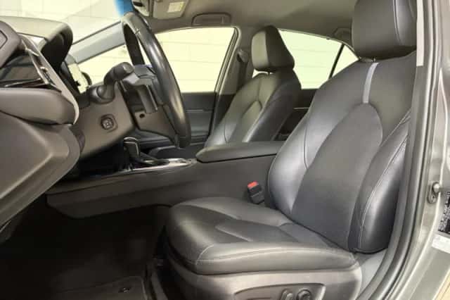 Toyota Camry (2021) thumbnail 3