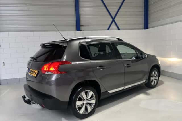 Peugeot 2008 (2015) thumbnail 4