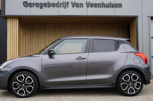 Suzuki Swift (2022) thumbnail 2