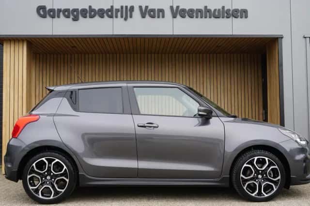 Suzuki Swift (2022) thumbnail 3