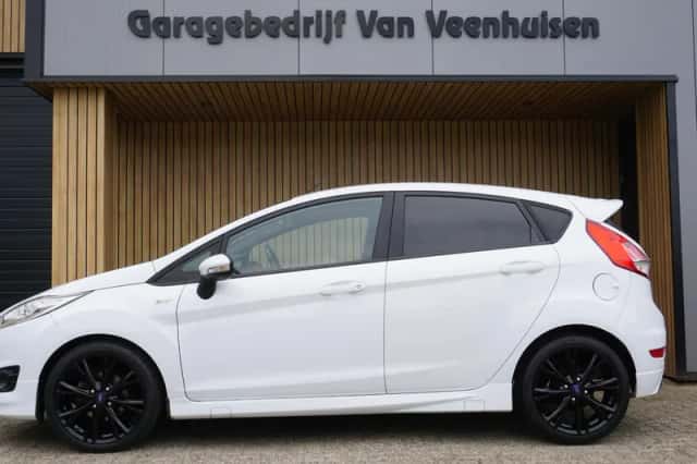 Ford Fiesta (2016) thumbnail 2