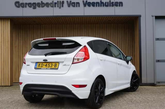 Ford Fiesta (2016) thumbnail 6